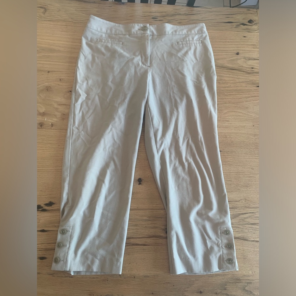 Roz & Ali Cropped‎ Capri Pants Taupe Button Leg Women’s 12 Preloved